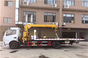 岗巴附近汽车轮胎更换